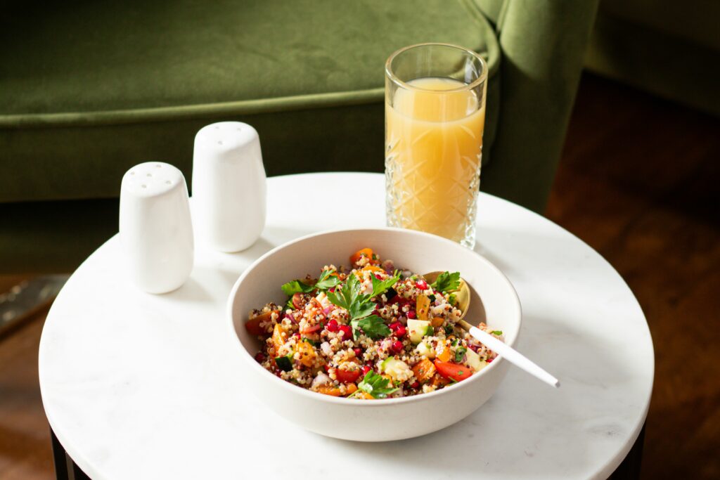 Balanced meal with protein, vegetables and wholegrains